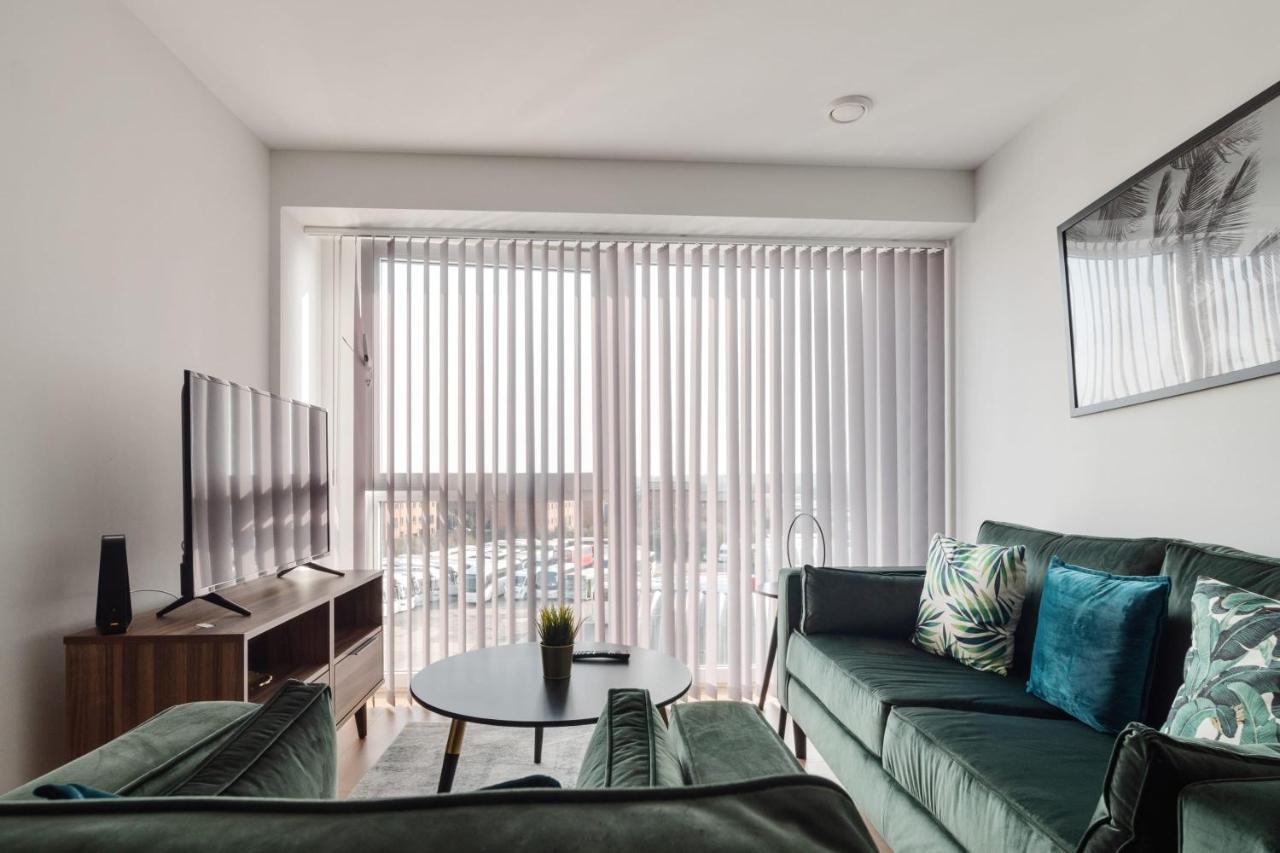 Beautiful 2 Bed Apartment In A Converted Mill リーズ エクステリア 写真