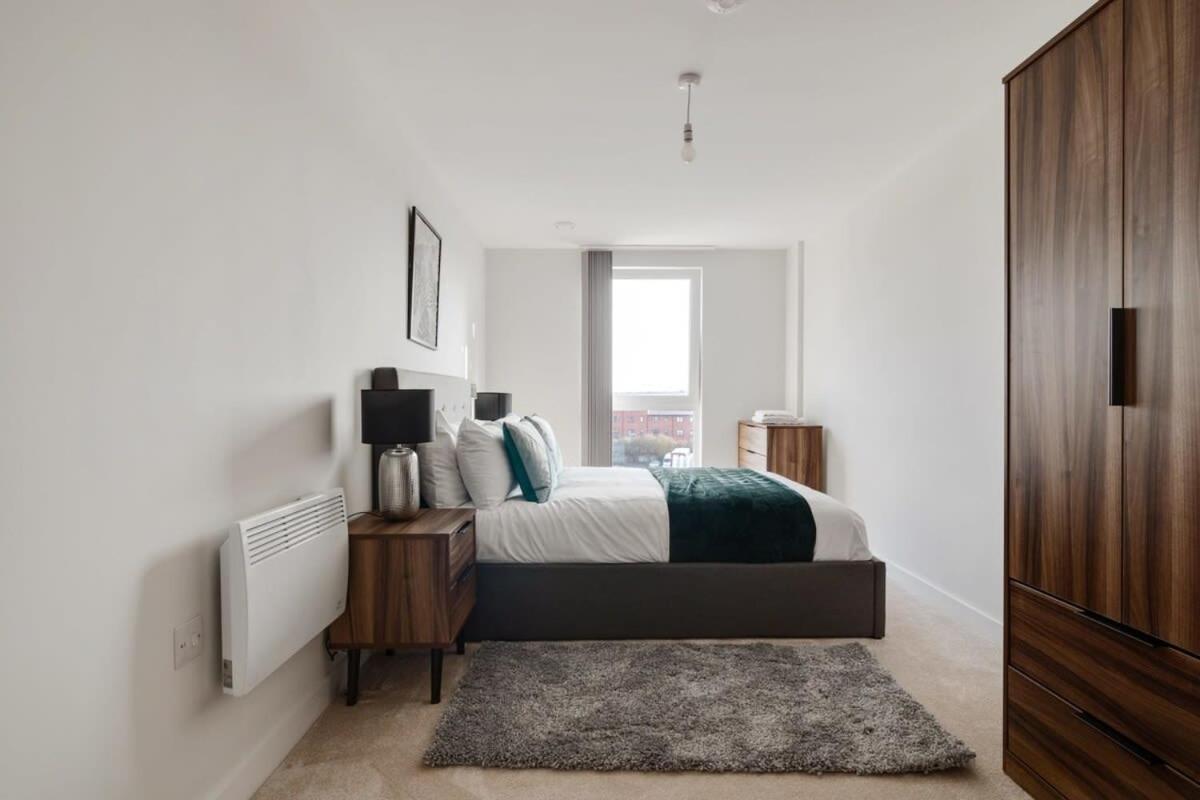 Beautiful 2 Bed Apartment In A Converted Mill リーズ エクステリア 写真