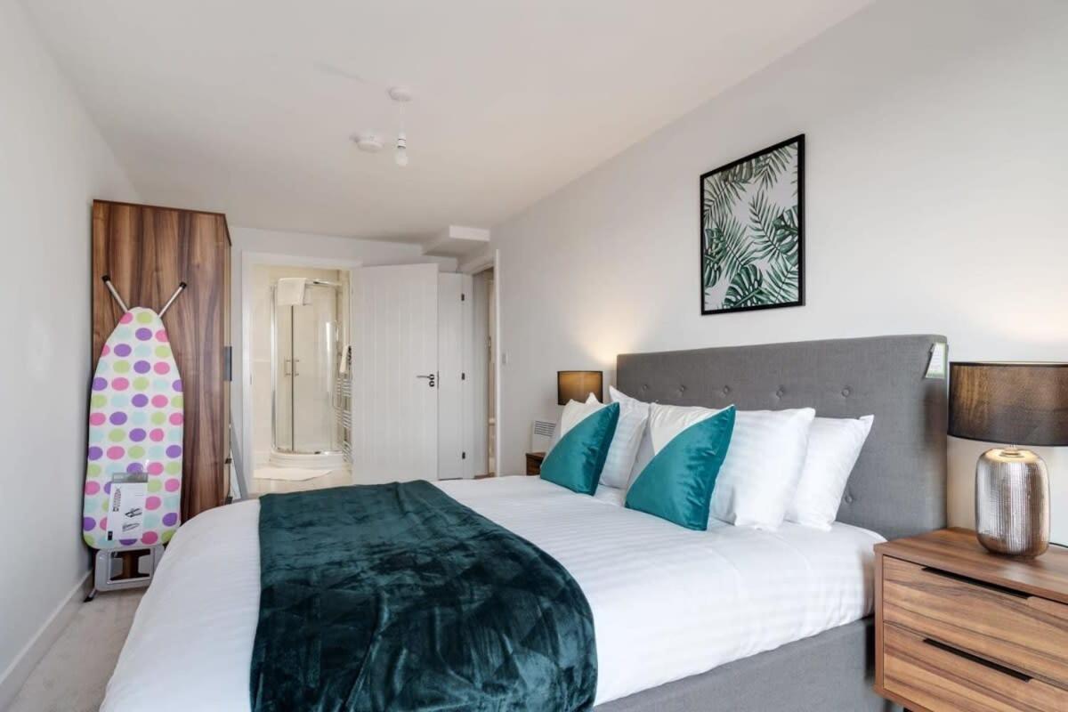 Beautiful 2 Bed Apartment In A Converted Mill リーズ エクステリア 写真