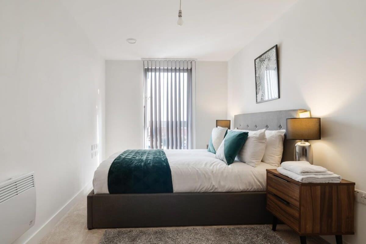 Beautiful 2 Bed Apartment In A Converted Mill リーズ エクステリア 写真