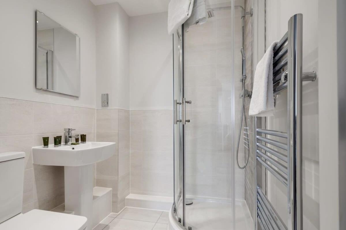 Beautiful 2 Bed Apartment In A Converted Mill リーズ エクステリア 写真