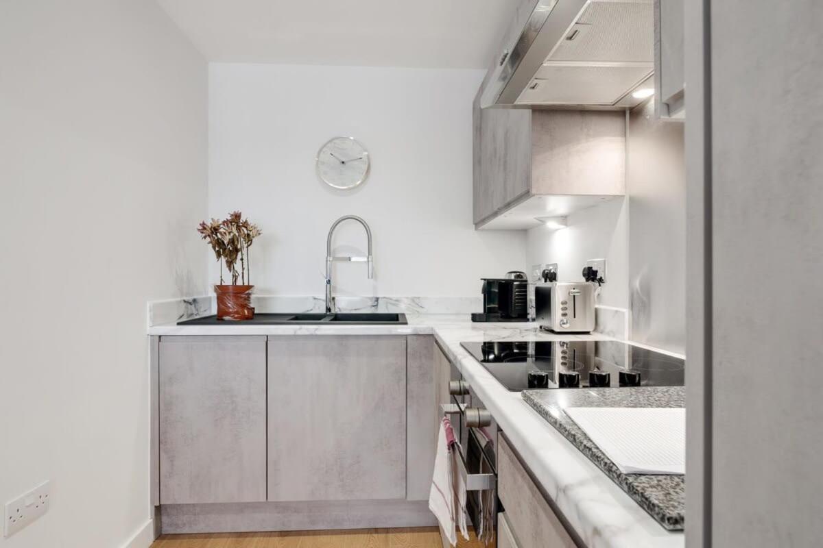 Beautiful 2 Bed Apartment In A Converted Mill リーズ エクステリア 写真