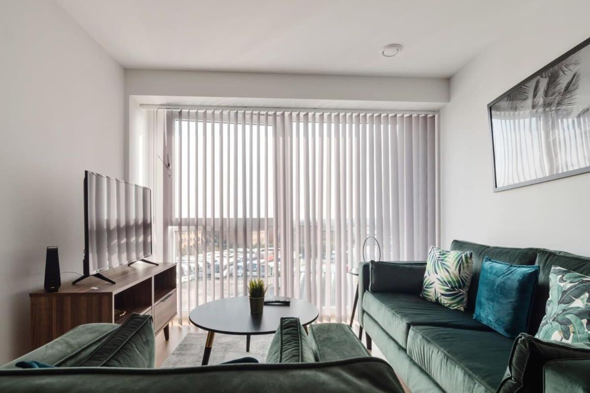 Beautiful 2 Bed Apartment In A Converted Mill リーズ エクステリア 写真