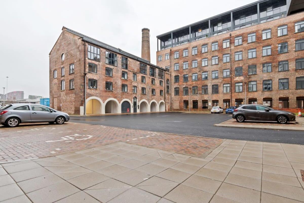Beautiful 2 Bed Apartment In A Converted Mill リーズ エクステリア 写真